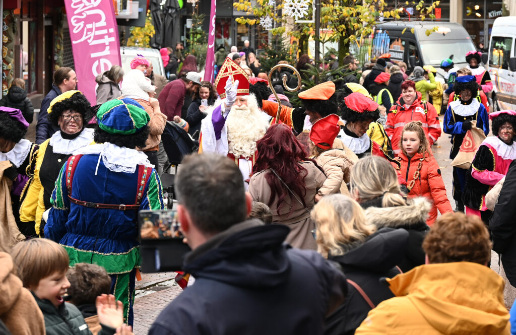 Zaterdag 23 november 2024 komt Sinterklaas weer aan in Kerkrade Centrum! De traditionele intocht start rond 14.00 uur.